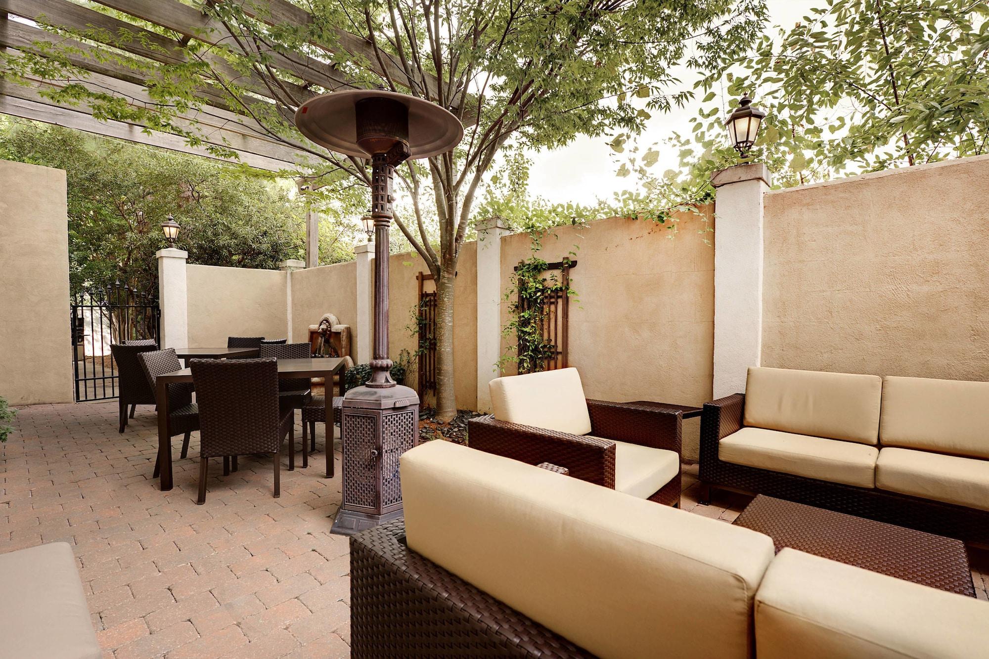 Courtyard Raleigh Crabtree Valley Exterior photo