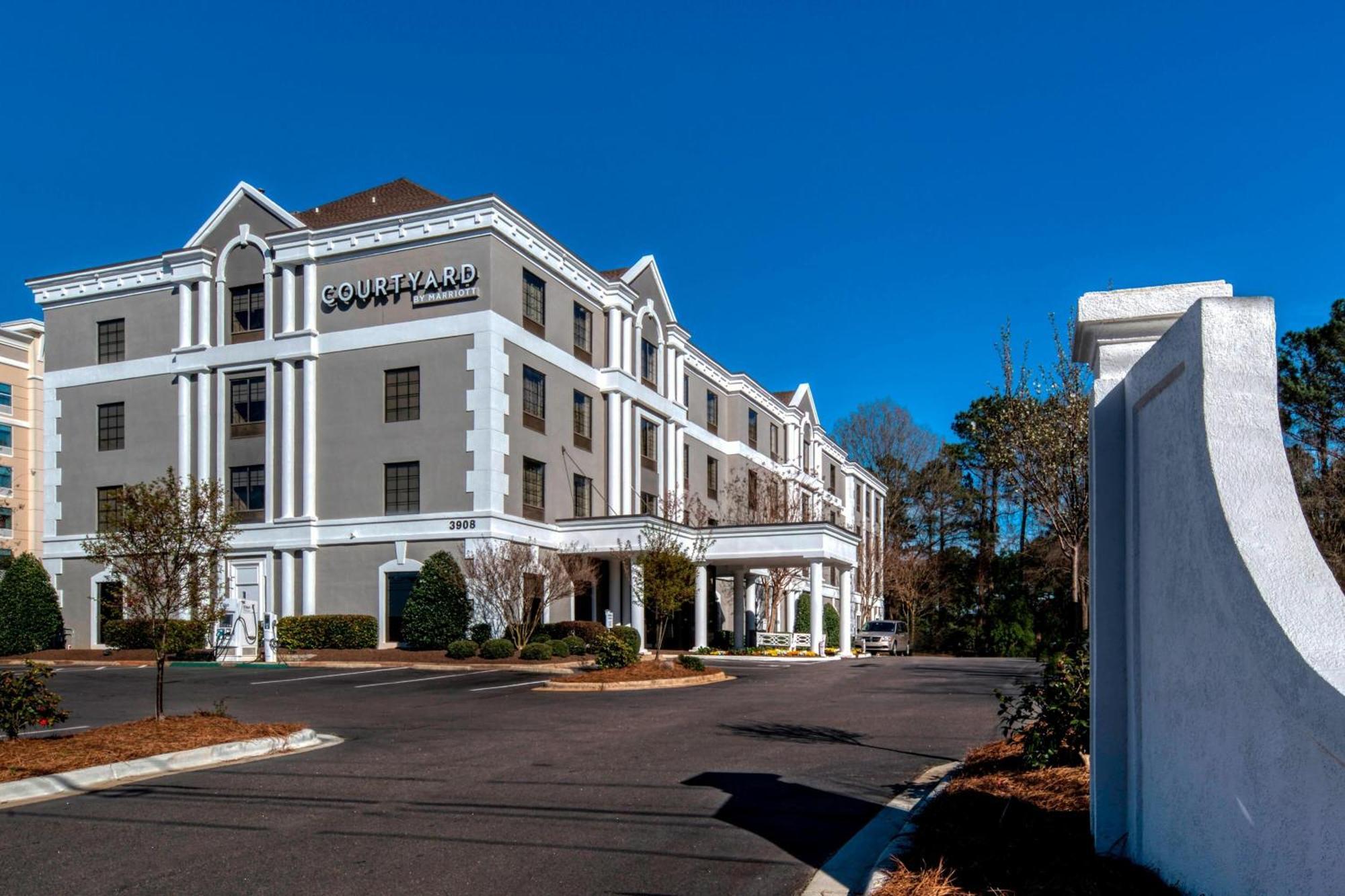 Courtyard Raleigh Crabtree Valley Exterior photo