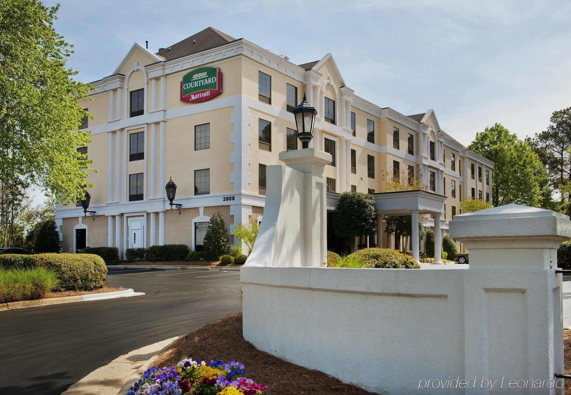 Courtyard Raleigh Crabtree Valley Exterior photo