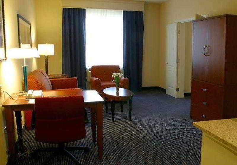 Courtyard Raleigh Crabtree Valley Room photo